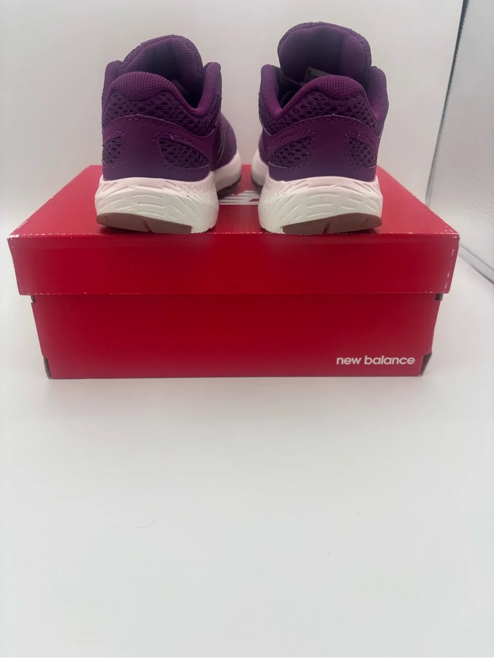 New Balance 519 Girls sneaker Size 10.5 Wide width